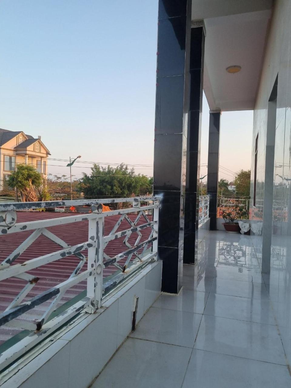 Hotel Khach San Ngoc Quynh à La Gi Extérieur photo